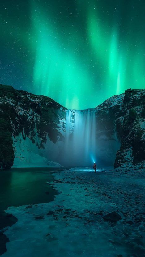 Chasing the Northern Lights: Easy Skies' Aurora Borealis Adventure